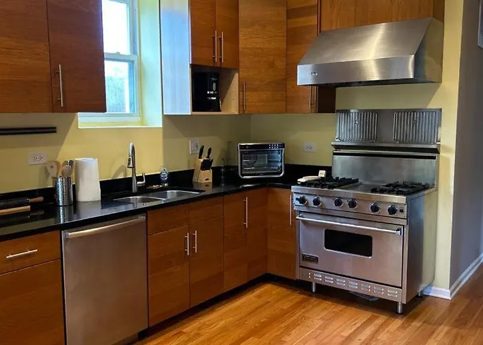 Gorgeous North Kenwood Hyde Park Unit Apartment *