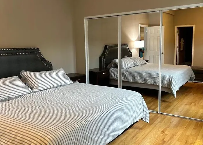 Gorgeous North Kenwood Hyde Park Unit